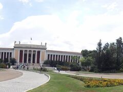 国立考古学博物館の広々とした前庭