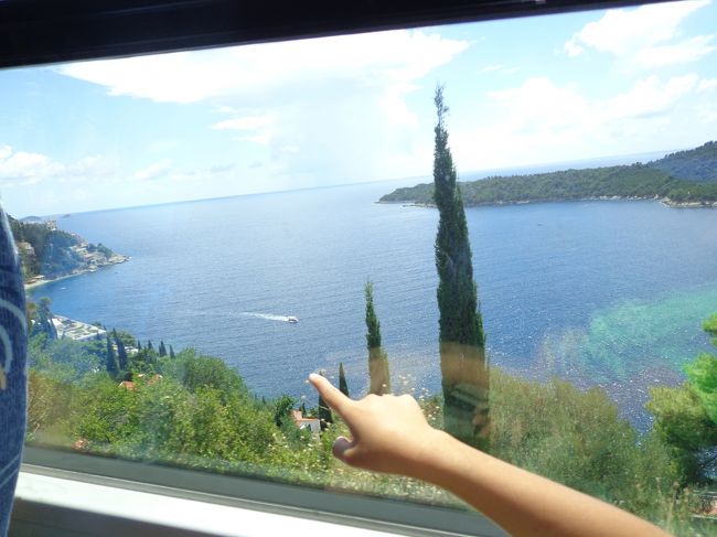 海を見下ろす<br />途中でムリニという小さい村を通る<br />ここのビーチにも寄ってみたかったな。。