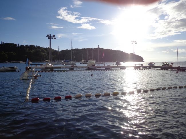 レストランからの眺め<br />オープンエアーで、風に吹かれながらの食事<br /><br />