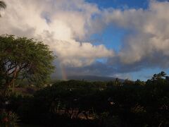 ナピリカイビーチリゾートの中を抜けて買える途中に虹が出てました。
