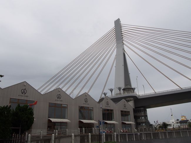 駅すぐのところにあるA-FACTORYにも寄りました。<br />ここにもお土産やマルシェ、あとおしゃれなフードコートやレストランが入っています。