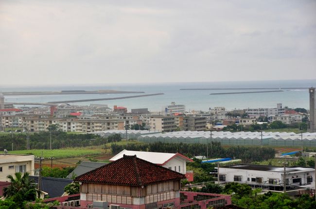 石垣港の入り口。ハの字型の防波堤を通って入港してくるんだね。