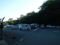 駐車場はほぼ満車。白谷雲水峡も人気スポットですね。