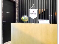 まず手前には、このラウンジ。ここは航空会社管理ではなく空港管理のラウンジだそーです。

現時点で利用できるお客は、

１．「大韓」
２．「イベリア」
３．「アリタリア」
４．「ＢＡ」
５．「カタール」
６．「フランス」
７．「ＫＬＭ」
８．「エティハド」
９．「エミレーツ」

調整中に付きまだ増えると受付のお姐さんは言ってました。残念ながらプライオリティパスは使えません。