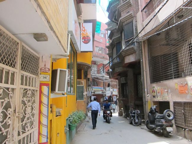 細い路地にも挑戦。