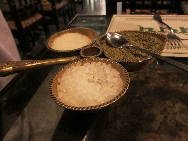 あ〜出た！食後のあれね。<br />しったかぶりで、少し手に持ち<br />お店を出ることに。<br />さっぱりするけど、やっぱり<br />殻が口に残るのよね（笑）。