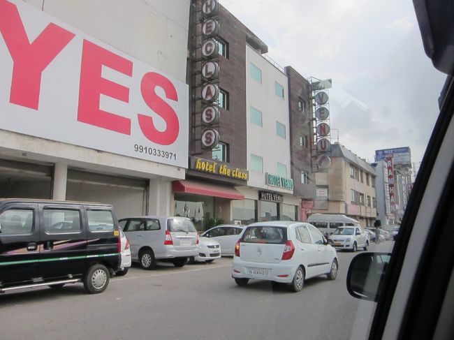 道は余り混んでいない。