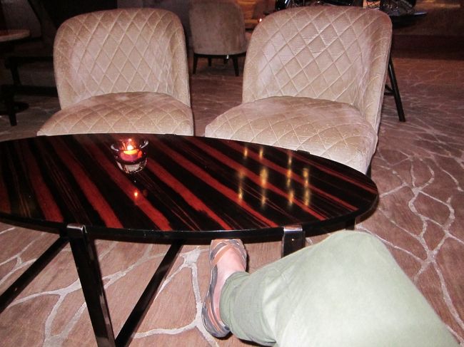 本当にここは豪華ホテル。<br />私には豪華すぎだなぁ。<br /><br />そして迎えのバスに乗り、再び空港へ。<br />