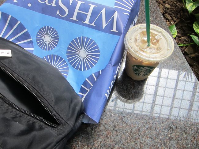 成田空港に到着。<br />時間があるのでスタバへ寄って<br />少々休憩。