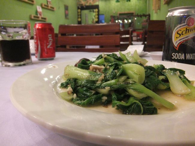 夕食を食べにゆきます<br /><br />相変わらず、バカの一つ覚え<br /><br />空芯菜頼んだはずなんだけど、これそうかな？<br />〜店によって、味付けなどが異なるからよくわからないけど<br />