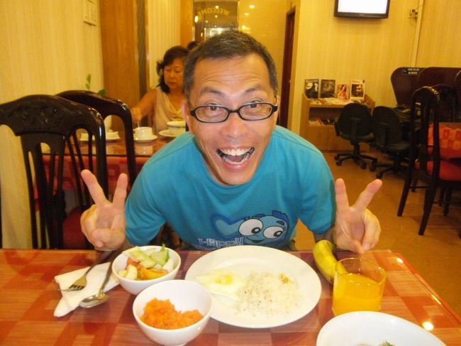 オレンジ色のご飯は、日本の「赤飯」に触感が似ていた