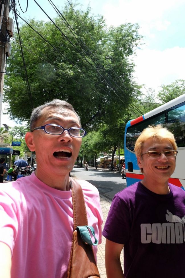 さあ〜街歩きスタート<br /><br />最初の目的地は「戦争証跡博物館」<br /><br />地図を頼りに歩いてゆきます