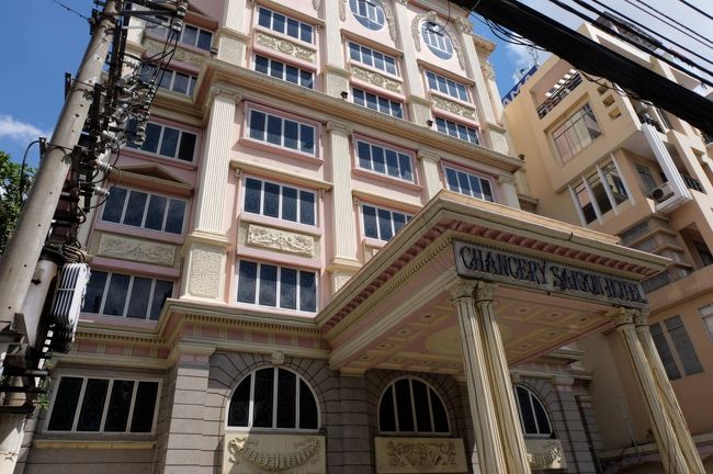 近代的な建物ですね