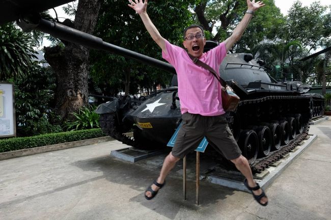 意味不明のジャンプ<br /><br />この後、博物館の中に入り貴重な写真を見たり、処刑場などを見ました<br /><br />