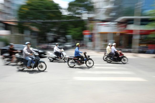 ヤバ！　ここで異変<br /><br />こんな流し撮りしている場合じゃない<br /><br />色々と写真をとりながら歩いていたため、違う方向に来てしまったようだ<br /><br />ここはどこ？　状態