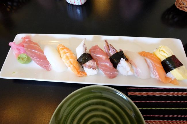 Tranさんと私は握りずしを注文<br /><br />タイで食べたときよりもおいしい　本格的〜日本水準
