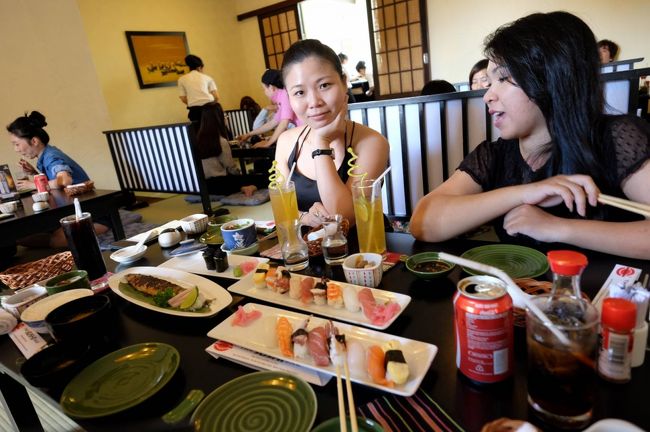 さあ、寿司ばーにきてTuyenさん、何を注文したのだろう？<br /><br />聞いても教えてくれません