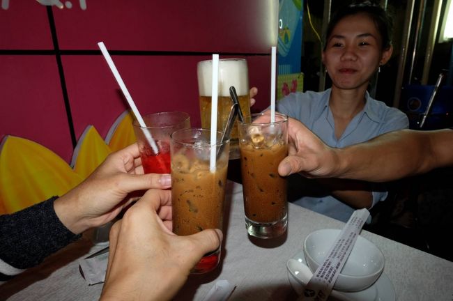 みんなでかんぱ〜〜〜〜い<br /><br />いや。。。モー　ハイ　バー　ヨ〜〜〜〜〜〜〜〜〜〜〜〜