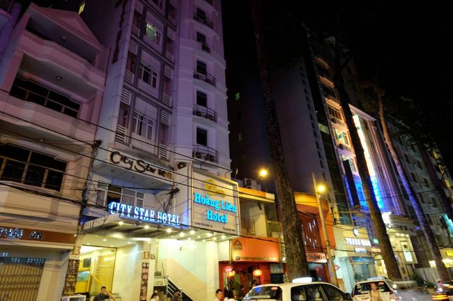 マッサージが終わって11時<br /><br />そのあと2回目の夕食？（深夜食）が終わって、ホテルに戻ったのが午前1時半<br /><br />ヴェトナム女性の印象＝真面目　親切　情が厚そう（深そう）