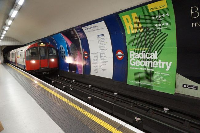 さて、地下鉄でバッキンガム宮殿へ