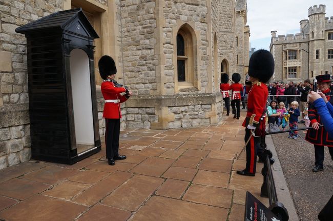 ここでも衛兵がおりました。