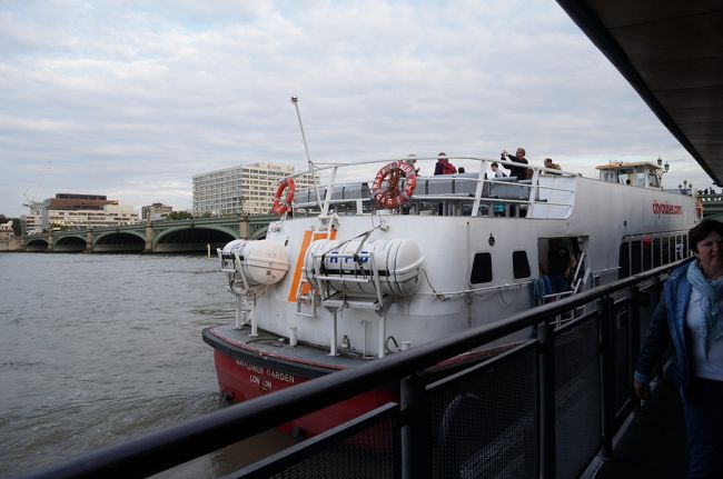 このテムズ川クルーズ楽しかったのでオススメします。<br /><br />この後ホテルに戻り少し休憩するつもりが、夕食も食べずに爆睡。<br /><br />Zzz…