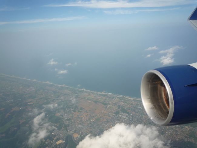 日本上空、もうすぐ到着。何度行ってもハワイは楽しいなぁ(*≧∀≦*)　また行けますように〜！！！<br />おしまい。