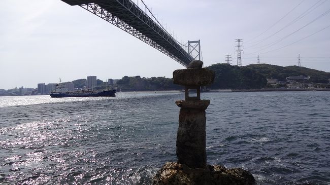 <br />神社奥から海へつながる階段から海を臨む。 