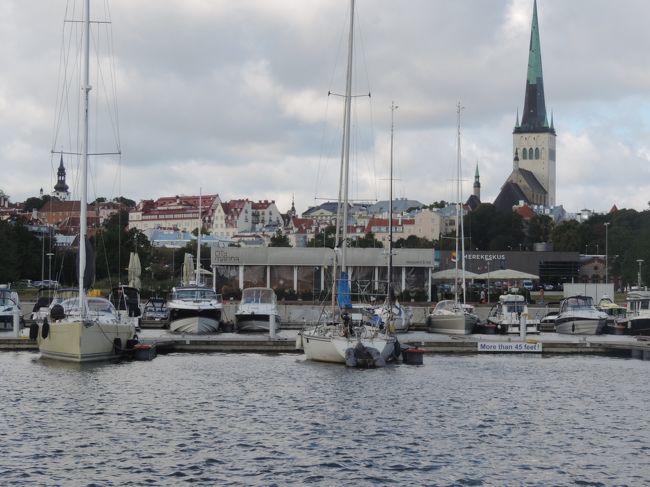 港から旧市街を望む