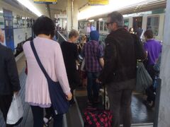 ほぼ定刻に、ピサ・セントラルに到着した。多くの乗客が、ここで降りる。