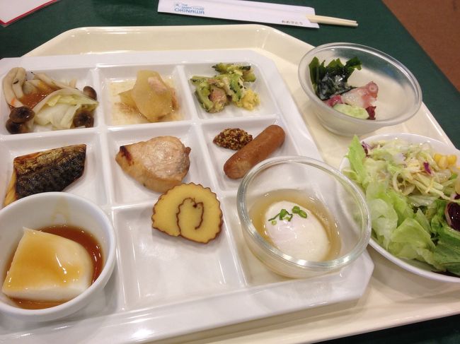 いいお天気♪<br />お腹すいたぁ?って事で！大好きな朝食バイキング<br /><br />沖縄料理！！てんこもりぃ☆<br /><br />サラダのドレッシングが…紫や黄色や緑(・・;)<br />やっぱ南国