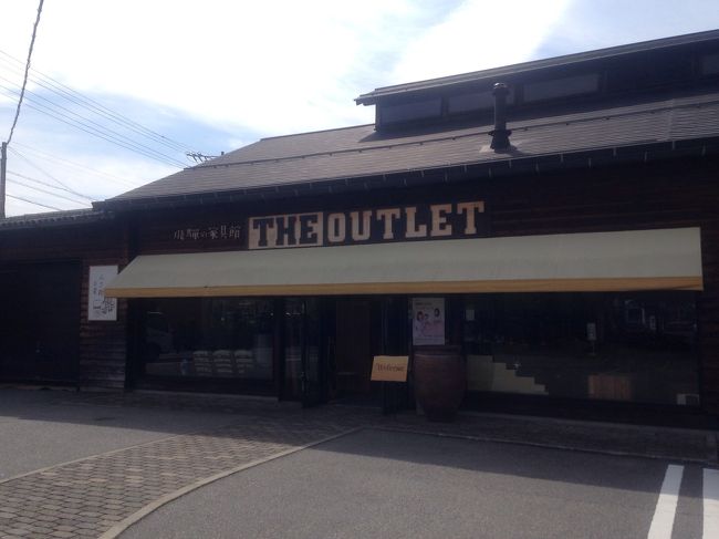 下道を通ってゆっくり寄り道をしてても、ずいぶん先に高山には着いちゃいました。<br />ということで家具屋さんへ。<br />飛騨の家具は有名だけど、本当に目移りしちゃうような素敵な家具ばかり！<br />狭い家だし自分の甲斐性のなさに肩を落とす。笑