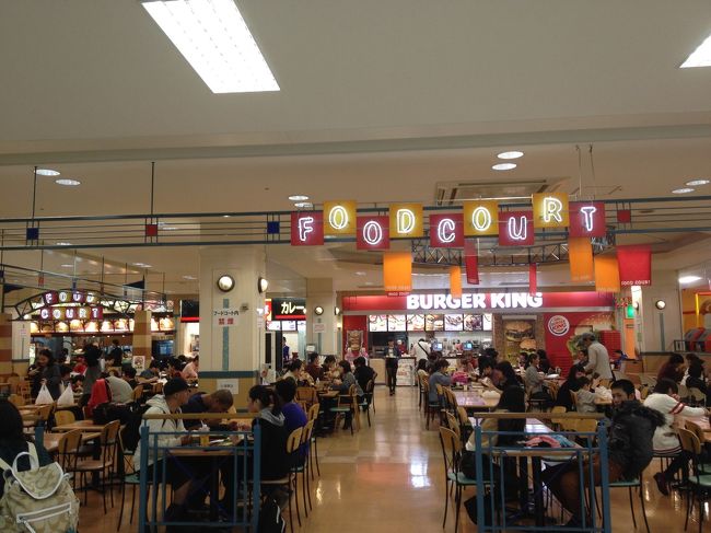 結局…旦那ﾁｬﾝは船酔いでクジラどころじゃなく(汗<br /><br />ホテルに帰ってぐったり<br />1時間ホテル内のマッサージに出かけ<br />少し復活したようでした。<br /><br />夜には元気になったので<br />さっそく夕食探しに♪ホテルの目の前のイオンへGo<br />