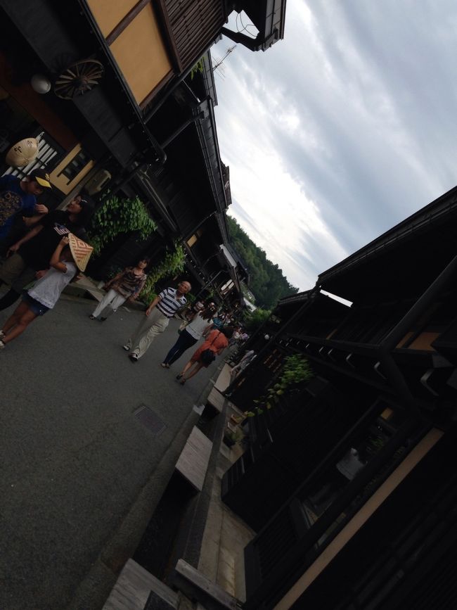 観光地によっては、無理やり観光地化してる場所もあるけど、高山は凄く完成された観光地ですね。<br />観光地感にテンションあげた後、お昼もまだだったのでランチへ。