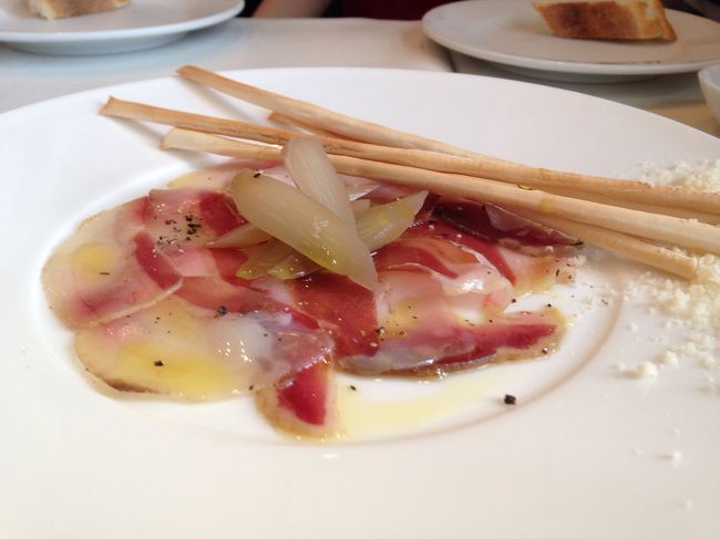 LE MiDi さんというフレンチのお店へ。<br />特に下調べもしませんでしたが、当たりでした！<br />イノシシの生ハム(ロース)。<br />普通の生ハムほど塩辛くもなく、甘みが強い！<br />運転があるので、僕だけジュースで我慢。。ワインが欲しい。