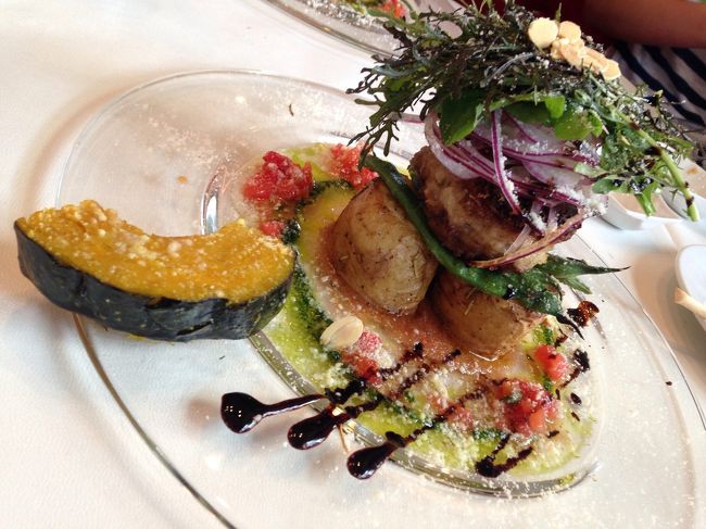 メインの飛騨牛のハンバーグ。<br />見た目にもきれいですが、味もとても素晴らしい！<br />何を食べても美味しいと思う私ですが、野菜、お肉、ソース、パン、心の底から美味しいと思いました。<br />フレンチだと飛騨らしくないかな、と思ったけどそんなことないね。<br />このあとデザートも頂き、3人で1万円程でした。<br />旅行中の贅沢。<br />ちなみにtripadvisorの表彰ボートみたいなのもありました。<br />食べログより、エクスペディアのレビューより、何よりtripadvisorを信頼してる自分には大きい！