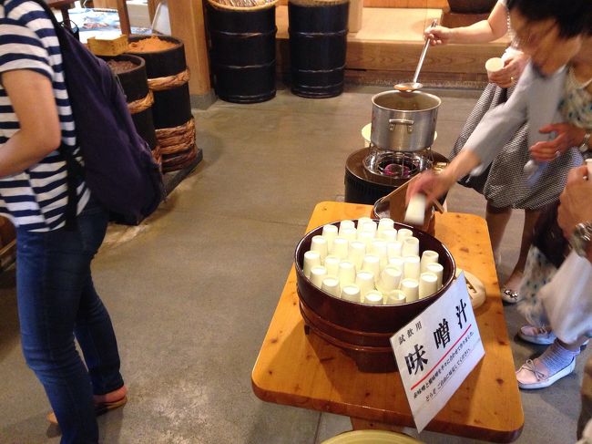 お味噌汁の試飲をしたり。