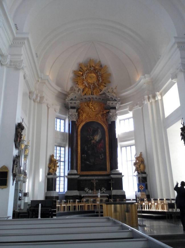 大聖堂内部、聖壇