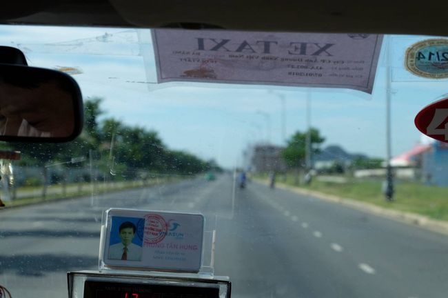 条件はこうでした<br />「ホイアン往復のタクシーとホイアンのガイド２〜３時間）　オール込みで550,000VD」<br /><br />ガイドブックには、ダナン空港からホイアンまで片道350,000VDと書かれていたので、これならいいと判断