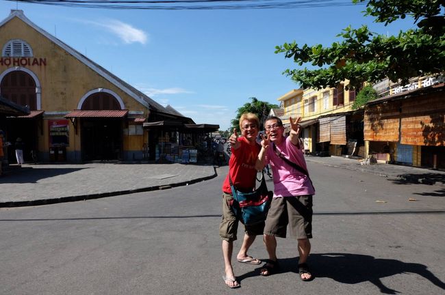 さあ。ホイアンの街歩き開始〜〜〜〜〜〜〜〜〜〜〜〜〜〜〜