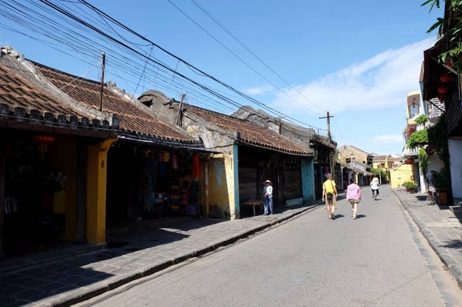 さらに街を歩きます<br /><br />いい雰囲気