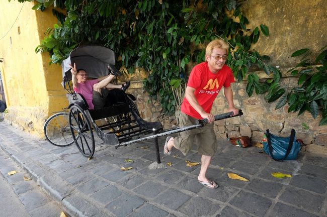 さらに街歩き・・・・<br /><br />記念撮影用に人力車が置いてあったので、撮っちゃいます