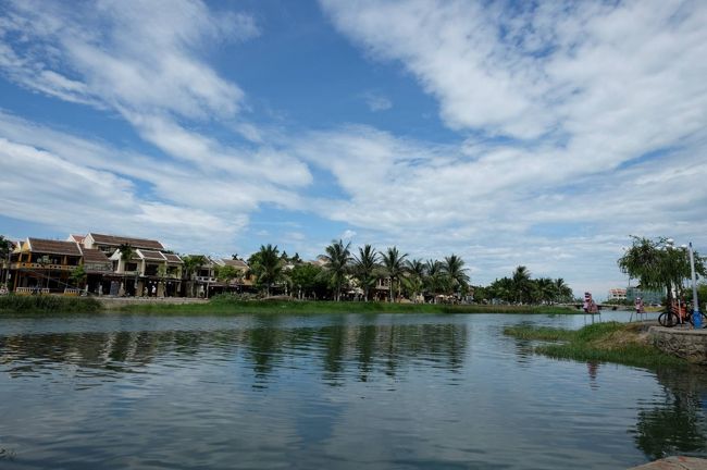 トゥボン川に出ます<br /><br />素晴らしい景色　絵のようですね<br />