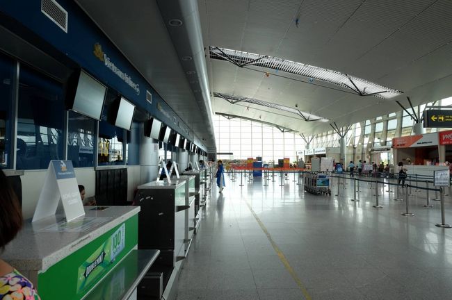 空港に到着<br /><br />午後1時<br /><br />フライトまでは、二時間弱ある