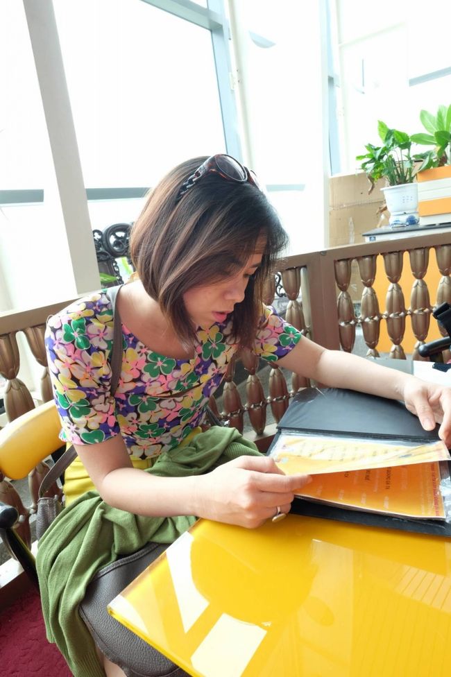 チェックイン後、件のガイドさん、まだ話したりないのか、<br /><br />しばらく一緒にいます・・・と<br /><br />コーヒーを飲みながら、いろいろとお話をする<br /><br />このかたお子さんが一人いるバツイチさんだそうで、現在旦那さん募集中<br /><br />日本人には、興味ありとの事　どなたか立候補しますか？