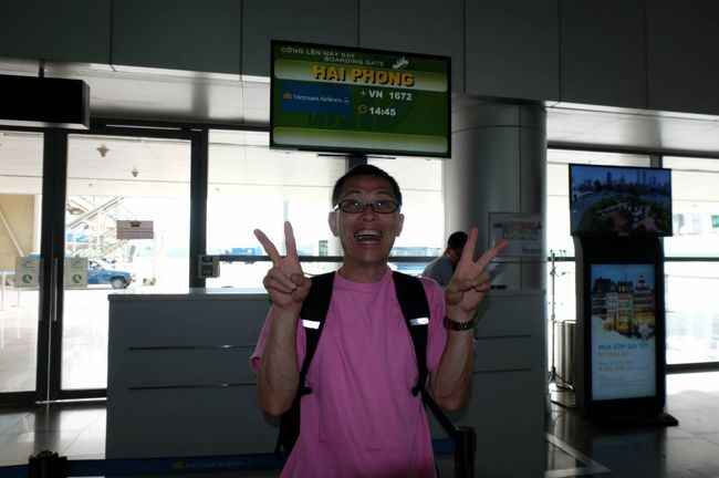 不安になりながら、搭乗口で待つ<br /><br />離陸20分ほど前になりようやく、搭乗口に「ハイフォン」の表示