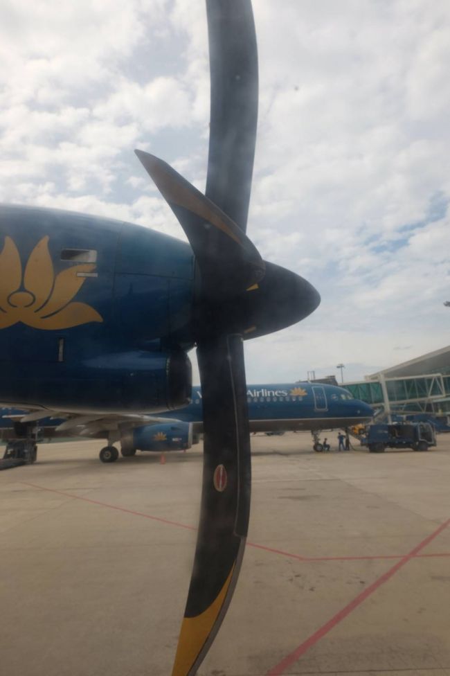 小さい飛行機だなぁとおもったら、プロペラ機でした