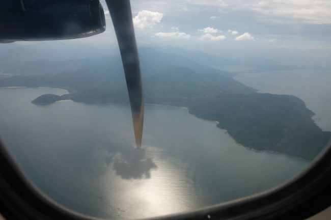 プロペラ機は順調にハイフォンに向かって飛行を続けている<br /><br />プロペラのすぐ横の席だったが、うるさくはなかった