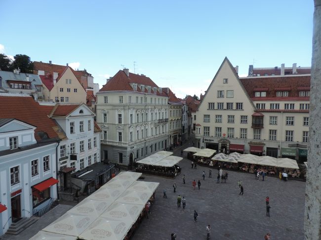 ラエコヤ広場　旧市街の中心。飲食店や土産物屋が集まりいつも賑わっている。