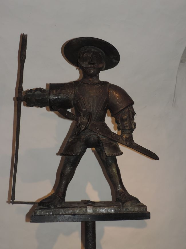 タリンノシンボル、トーマス伯父さん。旧市庁舎の塔の上にいるがこれはコピーで、本物は１階に展示されている。